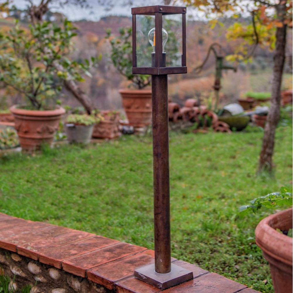 mosadz vonkajsia stojanmova lampa zahrada osvetlenie mediteran klasicky chodnik garazovy pristup lampa anticky rustikalny vodotesny vonkajsia zahradna imas florencia chalupa lampy rekonstrukcia osvetlenie lameridiana.jpg